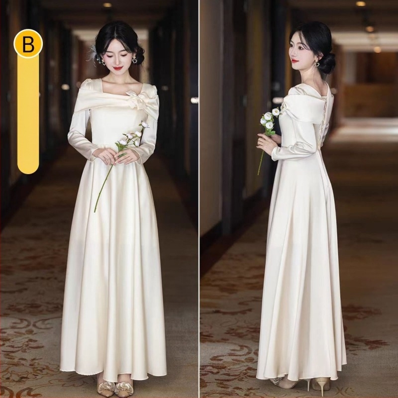 pezsgő színű szatén koszorúslány ruha, hosszú ujjú, A-vonalú, négyzetes gallér, poliészter-spandex keverék, 2025-ös őszi-téli kollekció