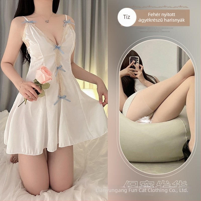 Csipkés nylon hálóruha, bodyszerű kialakítással és kivágott dekoltázssal