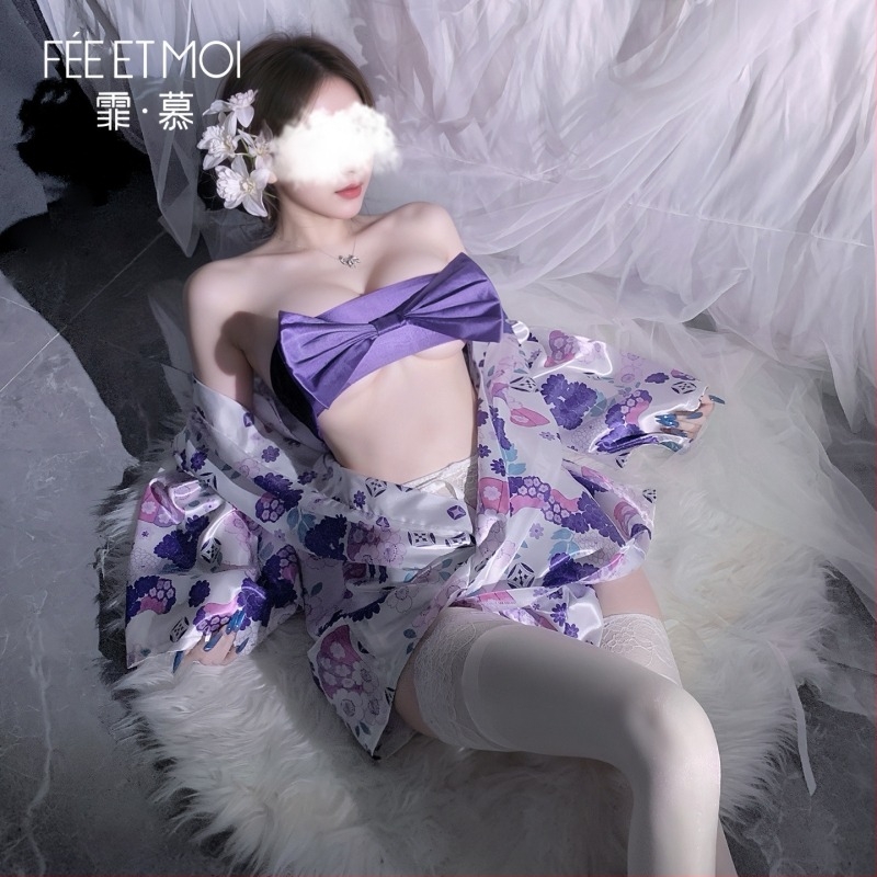 Feimu sakura virágos kimono fehérnemű — szexi éjszakai ruházat, dekoltázs és fenék megmutatása