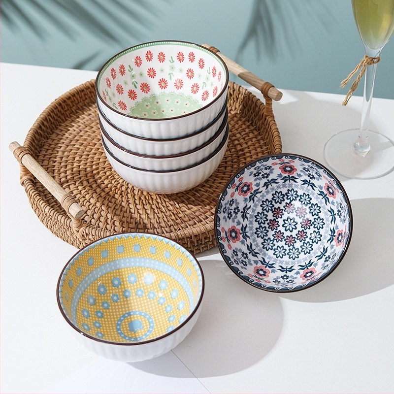 Japán stílusú porcelán étkészlet lótuszos tálakkal és evőpálcikákkal, mikrohullámú sütőben használható, alglazúros felület, többféle minta, testreszabható logó