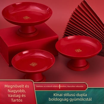 Piros ünnepi esküvői gyümölcstál gyümölcsökhöz, diófélékhez és nassolnivalókhoz a Kettős Boldogság motívummal