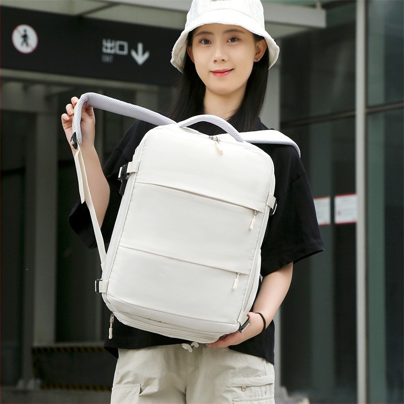 Nagy kapacitású üzleti hátizsák — kopásálló, vízálló Oxford anyagból; 36–55 L; kompatibil 14 colos laptophoz; légáteresztő vállpántok; ideális szabadidős utazásokhoz és tanuláshoz; Business Elite stílus