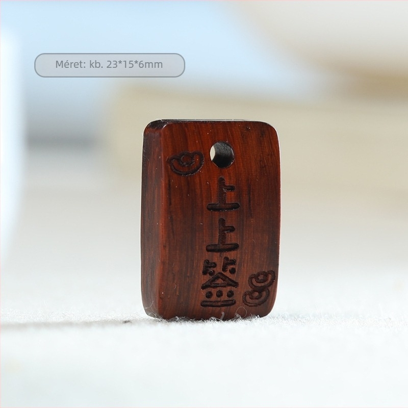 Fából készült kézzel faragott talizmán medál telefonhoz és táskákhoz – márka Shuo heng; Anyag: fa; Feldolgozás: faragás; Stílus: sokoldalú, akasztó dísz a táskán; Mintázat: változatos motívumok; Bevezetés: 2024 tavasz