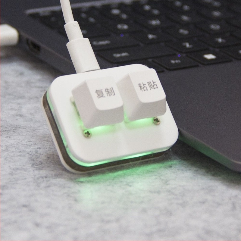 Kábeles USB-s numerikus billentyűzet RGB háttérvilágítással, forrócserélhető kapcsolókkal és programozható egykattintásos parancsokkal