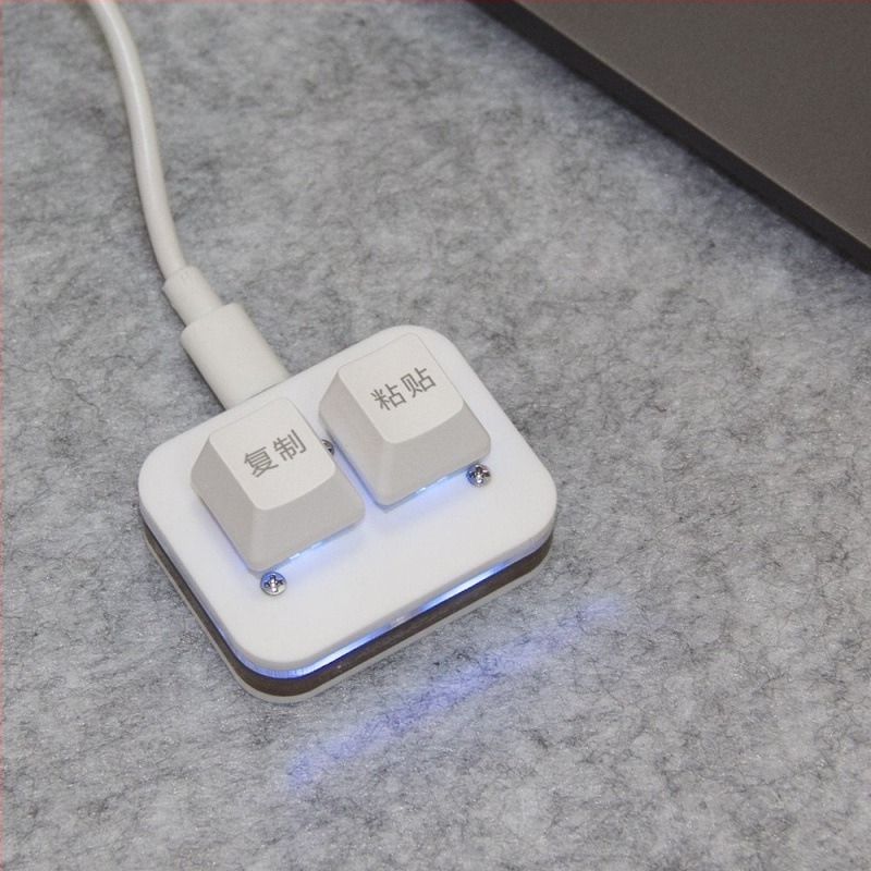 Kábeles USB-s numerikus billentyűzet RGB háttérvilágítással, forrócserélhető kapcsolókkal és programozható egykattintásos parancsokkal