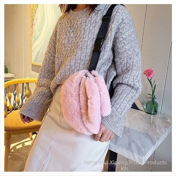 Plüss szőrme övtáska — utcai stílus, dumpling-formájú, cipzáras nyitás, poliészter bélés