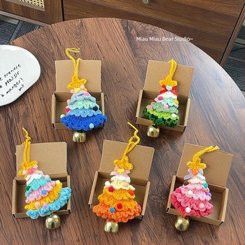 Gyapjúból készült karácsonyi harang dísz – virágos mintával, autó dísz, rajzfilm stílusú