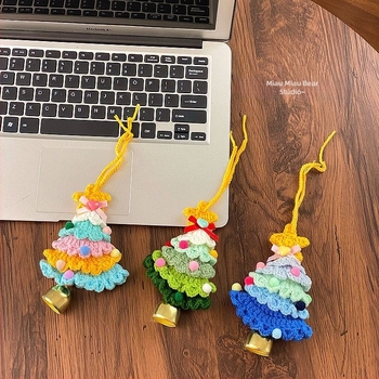 Gyapjúból készült karácsonyi harang dísz – virágos mintával, autó dísz, rajzfilm stílusú