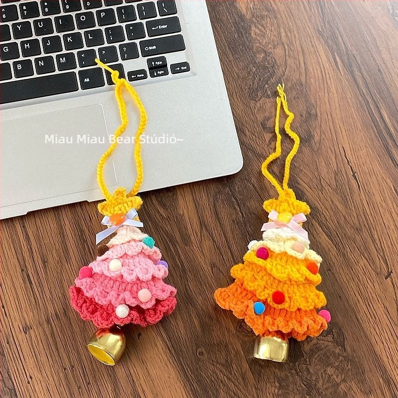 Gyapjúból készült karácsonyi harang dísz – virágos mintával, autó dísz, rajzfilm stílusú