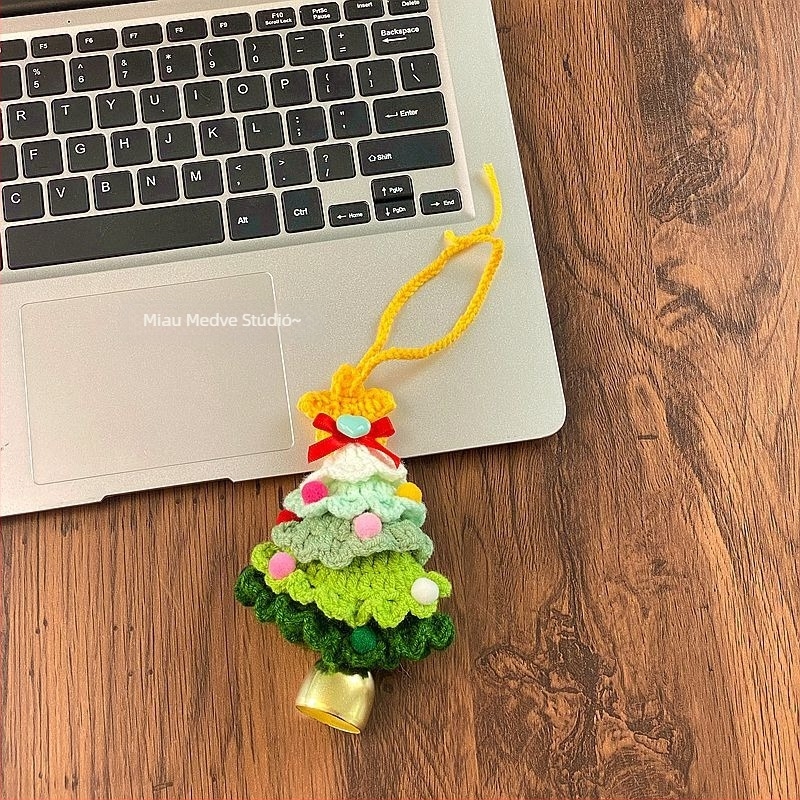 Gyapjúból készült karácsonyi harang dísz – virágos mintával, autó dísz, rajzfilm stílusú