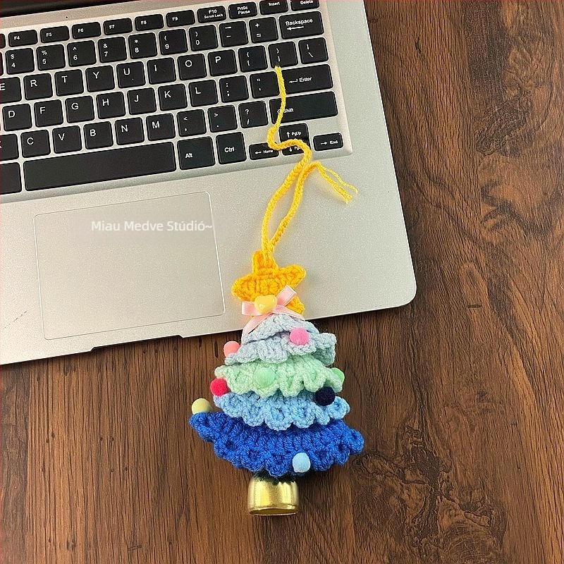 Gyapjúból készült karácsonyi harang dísz – virágos mintával, autó dísz, rajzfilm stílusú