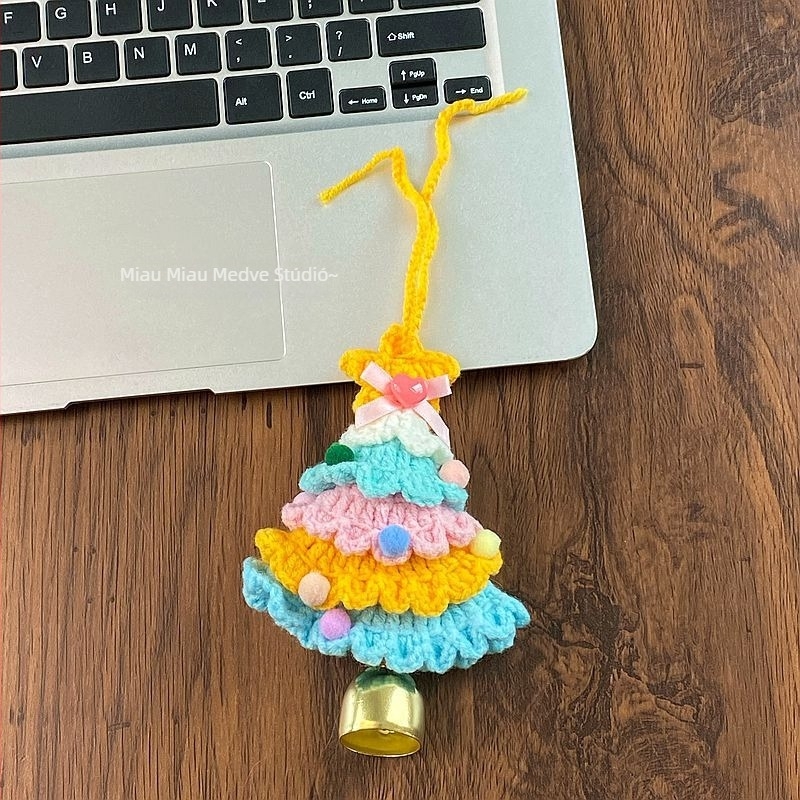 Gyapjúból készült karácsonyi harang dísz – virágos mintával, autó dísz, rajzfilm stílusú