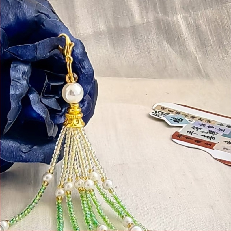 Kézzel készített gyöngyös bojtok ékszer alkatrészek – Anyag: gyöngyök, Szövési technika, 2024 nyár, Stílus: friss és édes