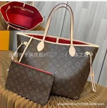 PVC Tote női táska, elegáns érett női stílus, 2024 tavasz, ideális szabadidős utazásokhoz