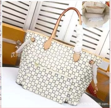 PVC Tote női táska, elegáns érett női stílus, 2024 tavasz, ideális szabadidős utazásokhoz