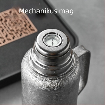 Tiszta titán termosz vákuum-szigeteltséggel, mechanikus hőmérővel, tea rekesszel és pop-up fedéllel.