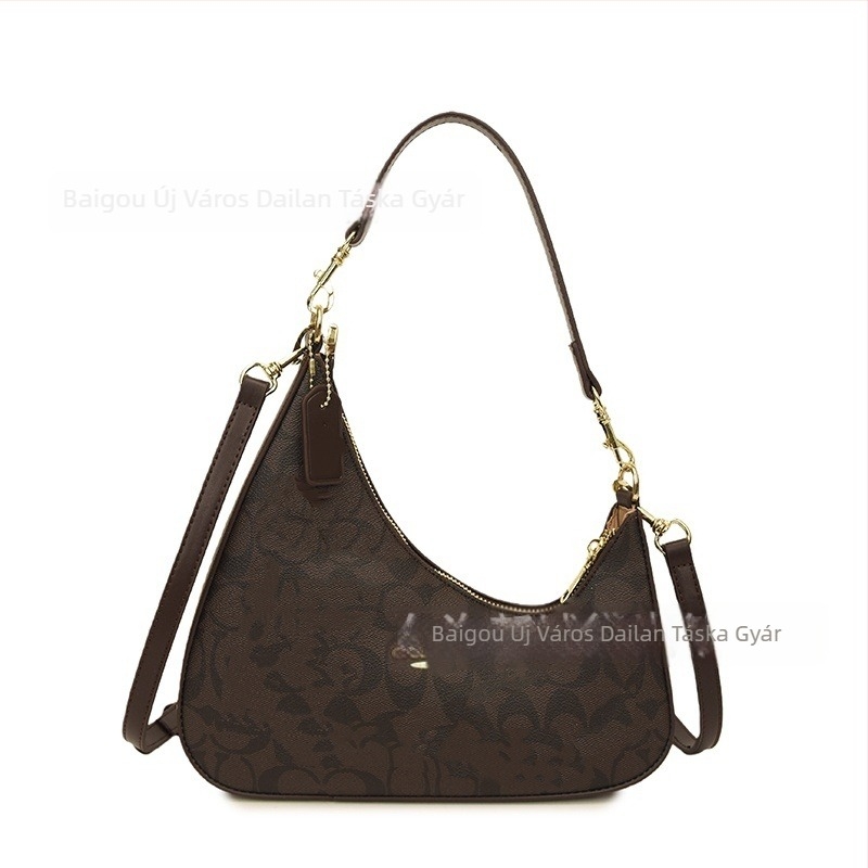 PU anyagú crossbody táska, vízszintes négyszögletes forma, cipzáras nyitás, laminált belső zseb, téli 2025 kiadás