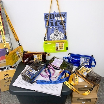 Férfi váll-táska – utcai stílus, műanyag anyag, bélés poliészter, betűs minta, modell 12888