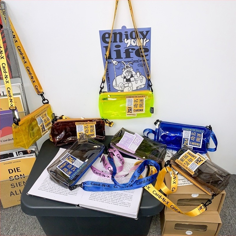 Férfi váll-táska – utcai stílus, műanyag anyag, bélés poliészter, betűs minta, modell 12888