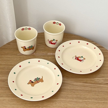Porcelán reggeliző és desszert tányér karácsonyi kiskutya motívummal – Aranyos stílus, friss és bájos (Porcelán; reggeliző és desszert tányér; karácsonyi kiskutya motívum; aranyos stílus)