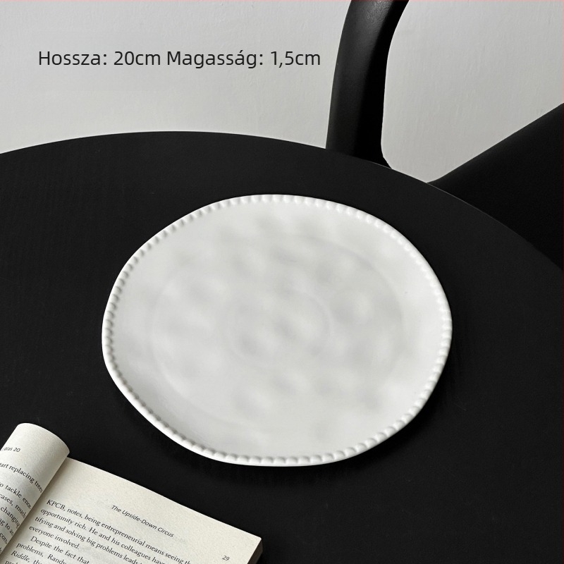 Kerámiából készült sík tál gyöngyös éllel, szabálytalan alak, modern minimalist stílus, mikrohullámú sütőben használható
