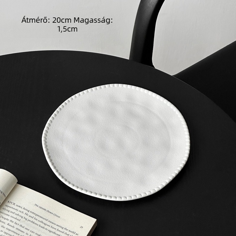 Kerámiából készült sík tál gyöngyös éllel, szabálytalan alak, modern minimalist stílus, mikrohullámú sütőben használható
