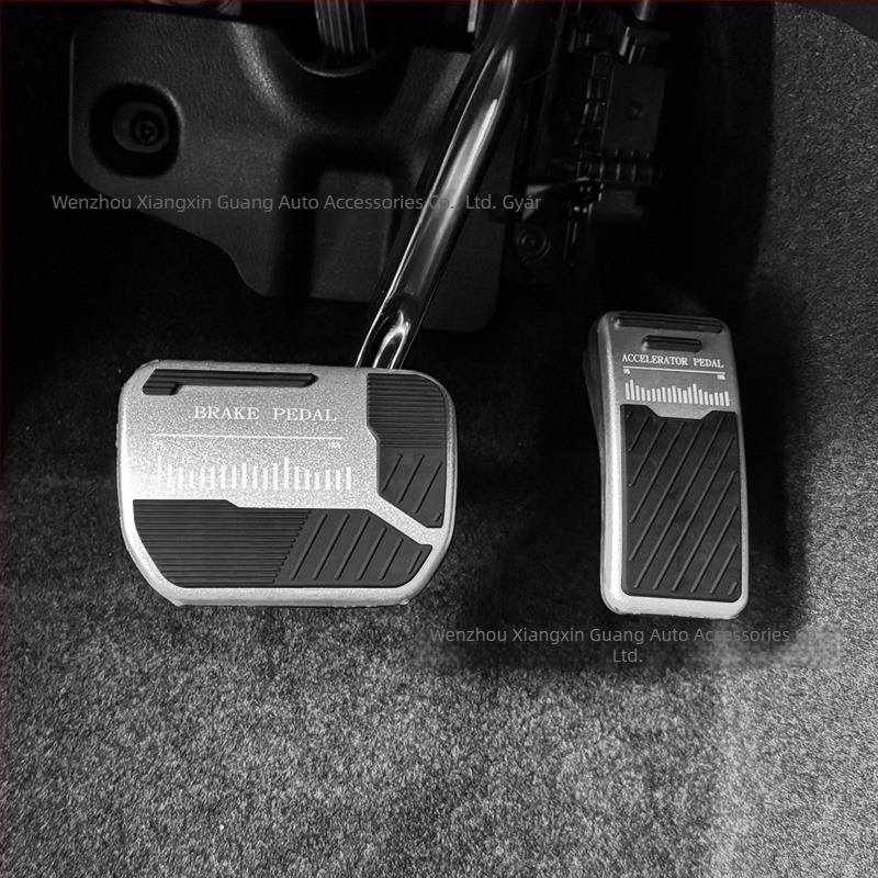 Geely Galaxy L7/L6/M9 fék- és gázpedálok – belső csúszásmentes dekor, alumíniumötvözet és szilikon, automata váltóhoz kompatibilis