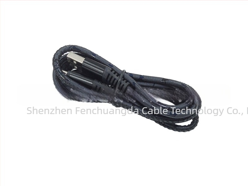 Bőr töltőkábel Lightning és USB-C csatlakozókkal Apple és Android készülékekhez, gyors töltés, alumíniumötvözet csatlakozók, 1–2 m hosszúságú