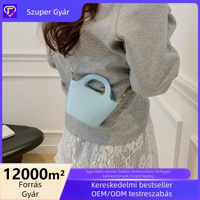 PVC kagyló alakú válltáska — Új nemzeti trend stílus; anyag PVC; kagyló alak; nyitott zárás; telefontartó zseb