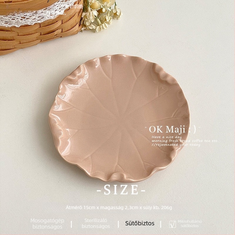 Porcelán, szabálytalan alakú lapos tányér virágos mintával, friss és aranyos stílus, mikrohullámú sütőben használható