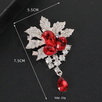 Ötvözet brooch, virágos vintage stílus kristályos díszítéssel – dekorációhoz, esküvőhöz és ajándékba