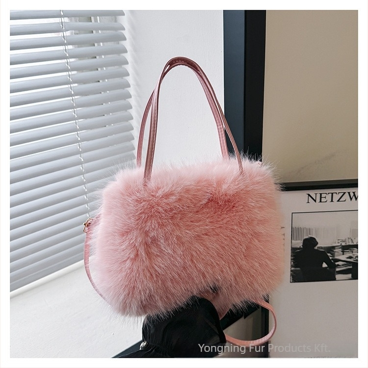 Crossbody táska mesterséges róka szőrrel — négyszögletes forma, mágneses zárás, telefontartó zseb, városi minimalist stílus