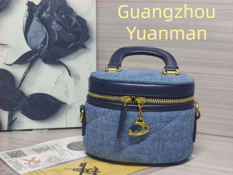 Lánccal rendelkező crossbody táska – utcai stílusú PU kerek kozmetikai táska, cipzárral és belső dokumentumtároló zsebbel