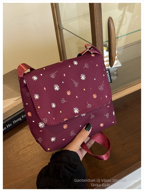 Mindennapi viseletre szánt nylonból készült crossbody táska telefonszebbel és mágneses zárással