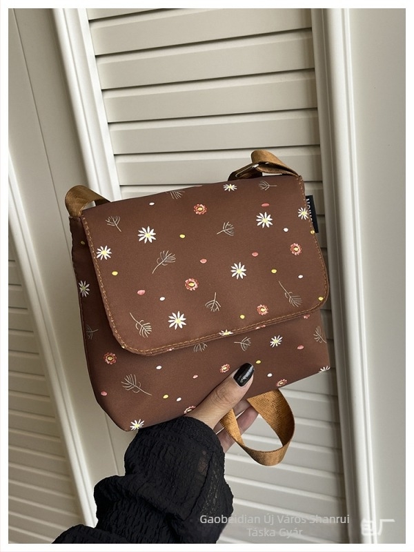 Mindennapi viseletre szánt nylonból készült crossbody táska telefonszebbel és mágneses zárással