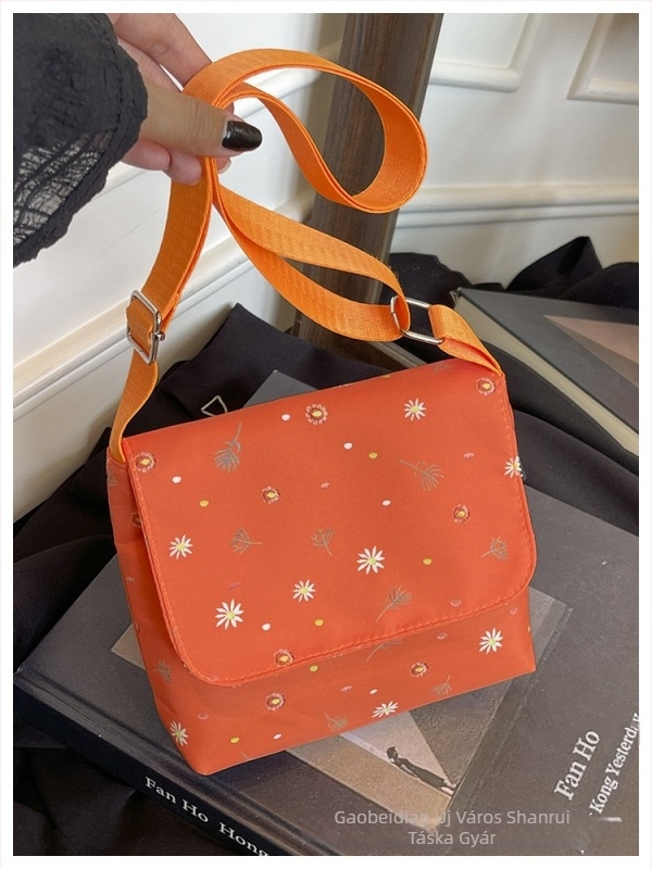 Mindennapi viseletre szánt nylonból készült crossbody táska telefonszebbel és mágneses zárással