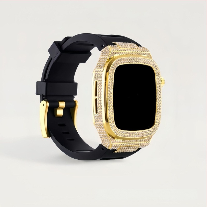 Gyémánt-díszítésű Apple Watch védőtok; ötvözet test és szilikon szíj; kompatibilis Series 7/8 és SE; súlya 65 g.