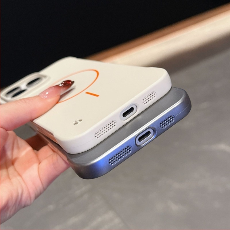 iPhone 11–17 Pro/Max keret nélküli védőtok, félfedő, minimalist stílus, mágneses rögzítés, spray festék felület, PC anyag, ütésálló védelem, testreszabható