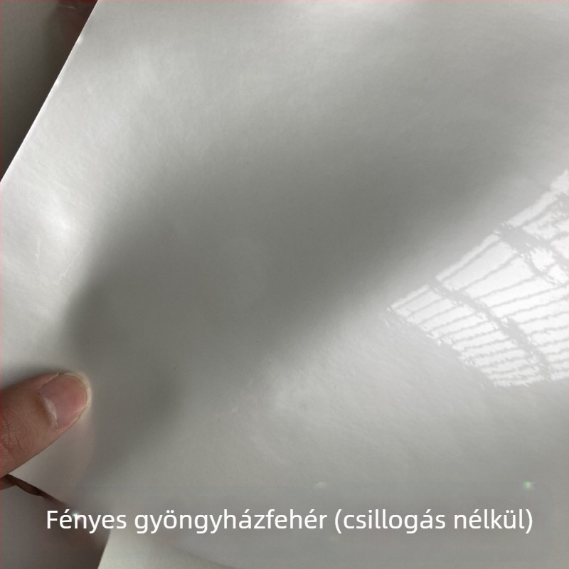 Autóhoz készült szénszálas vinil fólia – belső matricaként, kerámiagyöngyház fehér színváltó fólia