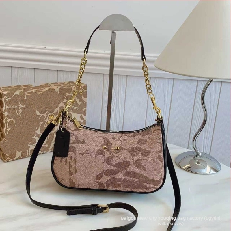PU-ból készült crossbody táska, utcai stílus, horizontális négyzet alakú forma, belső cipzáras zseb, poliészter bélés.