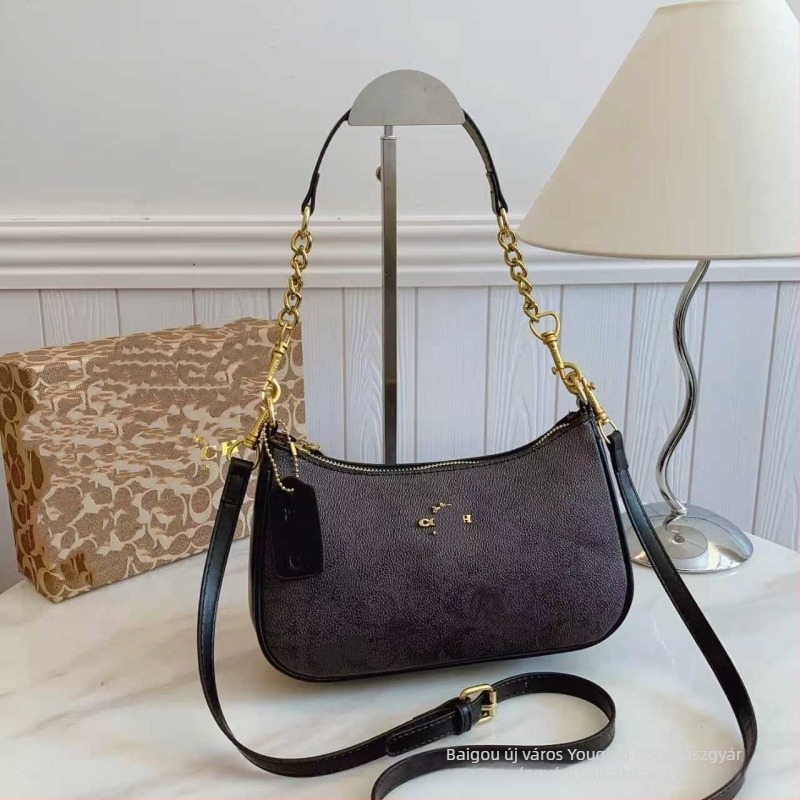 PU-ból készült crossbody táska, utcai stílus, horizontális négyzet alakú forma, belső cipzáras zseb, poliészter bélés.