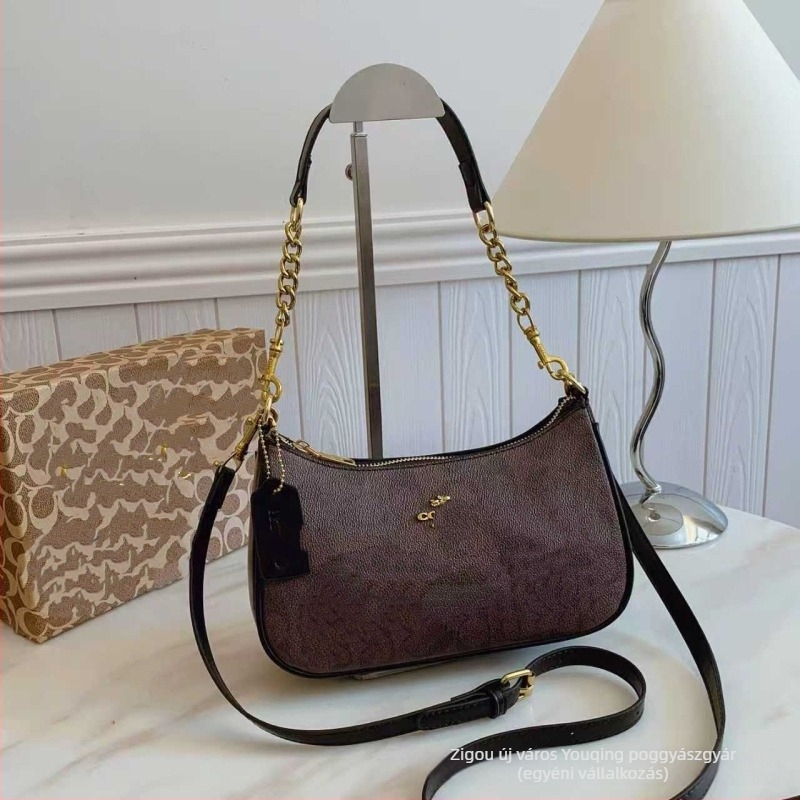 PU-ból készült crossbody táska, utcai stílus, horizontális négyzet alakú forma, belső cipzáras zseb, poliészter bélés.