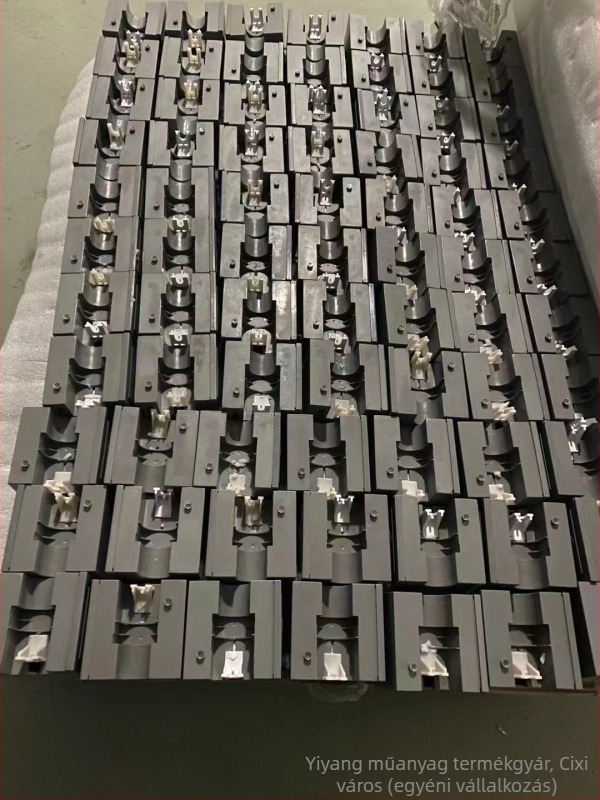 Szenzoros automata szappanadagoló rejtett szalvétatartóval és csúszó sínnel a fürdőszobába