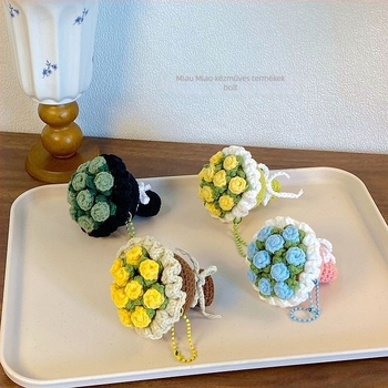 Pastorális stílusú plüss mini virágsokor kulcstartó, táskadísz, DIY kiegészítő, egyedileg csomagolva