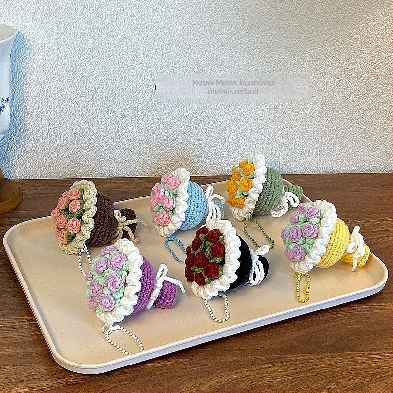 Pastorális stílusú plüss mini virágsokor kulcstartó, táskadísz, DIY kiegészítő, egyedileg csomagolva