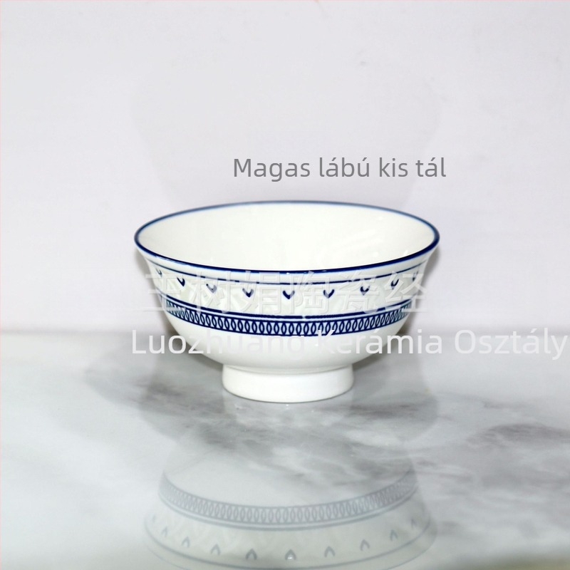 Porcelán tálak és tányérok készlete, aláglazúros virágmintával, mikrohullámú sütőben használható, modern minimalist stílus.
