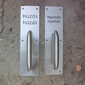 Rozsdamentes acélból készült tűzvédelmi ajtó húzó-toló fogantyú, selyemfényű felülettel, testreszabható gyártás, modern minimalista stílus
