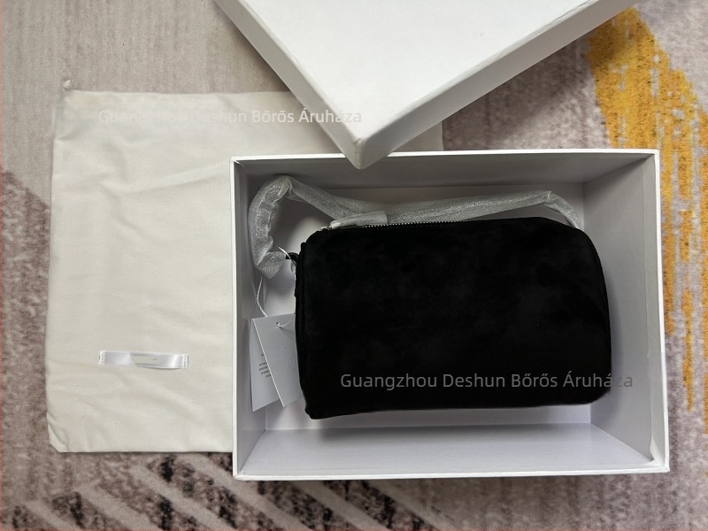 Prémium báránybőr mini clutch tolltartóval és írószertartóval, nubuk velúr, párnázott formájú mini táska, cipzárral