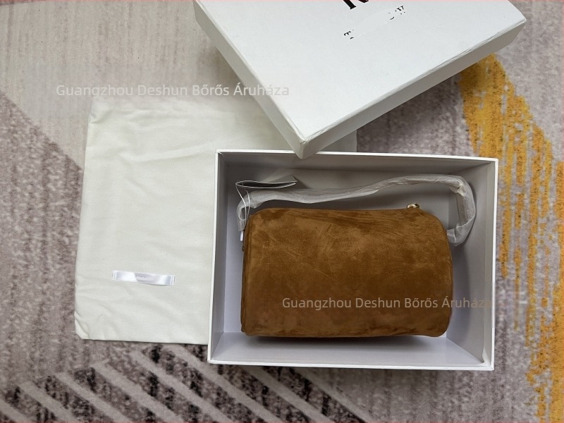Prémium báránybőr mini clutch tolltartóval és írószertartóval, nubuk velúr, párnázott formájú mini táska, cipzárral