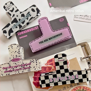 Jegyzetklip — Zhe Friends, műanyag, 2023-07-01-től elérhető.